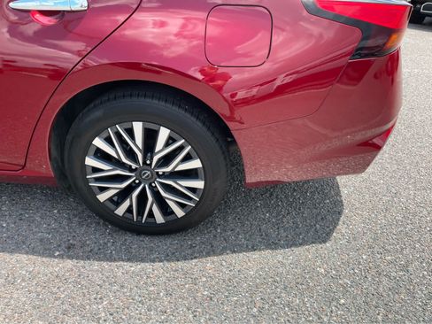 Used 2025 Nissan Altima 2.5 SV FWD image 8