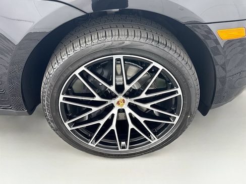 Certified 2026 Porsche Macan AWD/4WD image 33