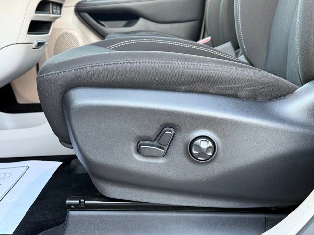 Used 2023 Chrysler Voyager LX FWD image 13