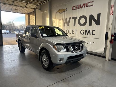 Used 2019 Nissan Frontier SV w/ Value Truck Package image 2