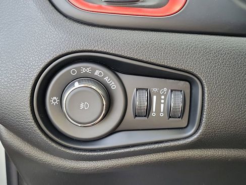 Used 2022 Jeep Renegade Trailhawk w/ Sun/Sound Group image 17