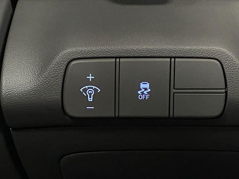 Certified 2025 Hyundai Elantra SEL FWD image 13