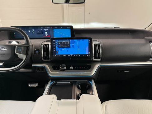 Used 2025 Ford Expedition Max Platinum w/ Driver's Package AWD/4WD image 18
