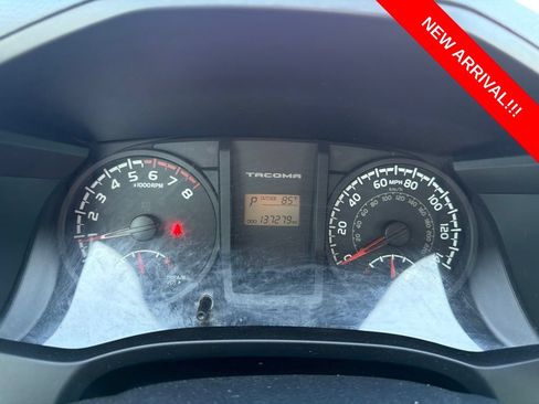 Used 2017 Toyota Tacoma SR w/ SR Convenience Package RWD image 9