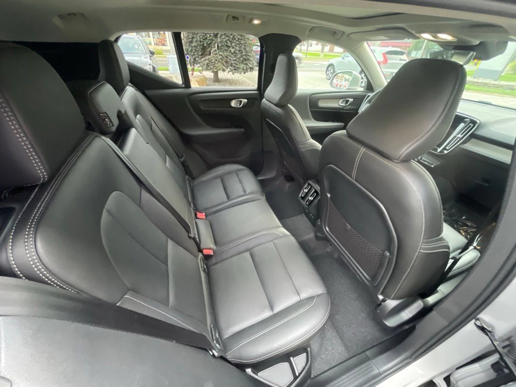 Used 2025 Volvo XC40 B5 Plus AWD/4WD image 14