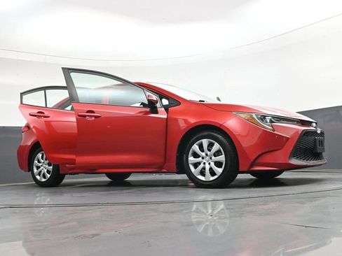 Used 2021 Toyota Corolla LE FWD image 40