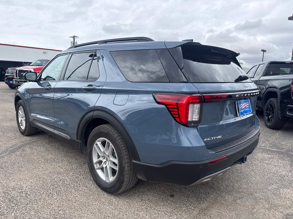 Used 2025 Ford Explorer Active w/ Active Comfort Package RWD image 4