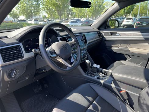 Used 2022 Volkswagen Atlas Cross Sport SE image 17