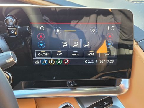 Used 2021 Chevrolet Corvette Stingray Premium Cpe w/ Z51 Performance Package RWD image 32