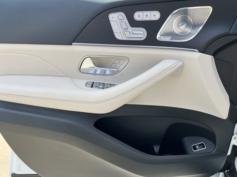 New 2026 Mercedes-Benz GLS 580 4MATIC image 13