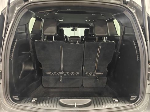 Used 2025 Chrysler Pacifica Select image 32