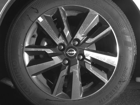 Used 2025 Nissan Versa SV FWD image 12