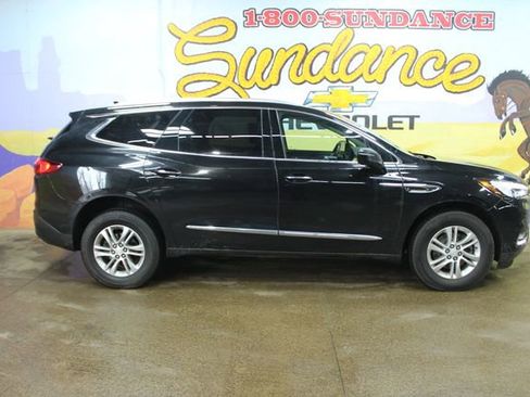 Used 2019 Buick Enclave Essence image 1