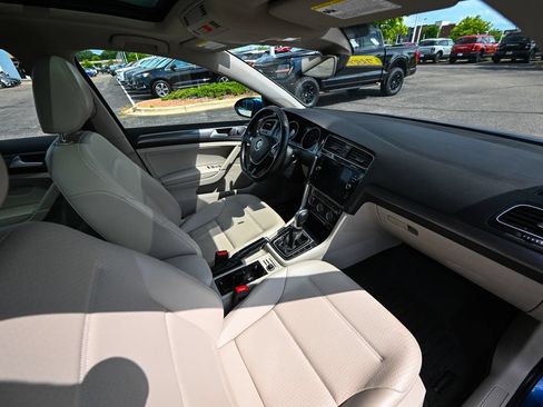 Used 2019 Volkswagen Golf SE FWD image 23