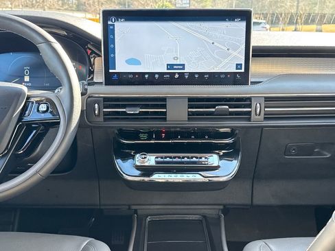 Used 2023 Lincoln Corsair FWD w/ Equipment Group 101A image 17