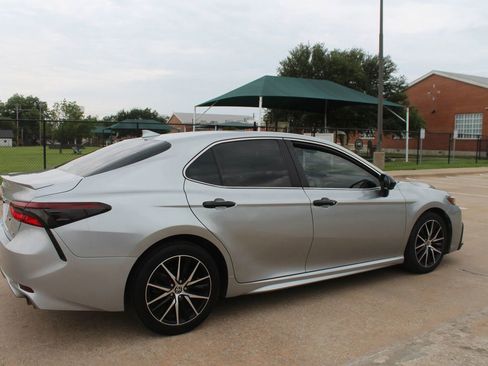 Used 2021 Toyota Camry SE FWD image 7