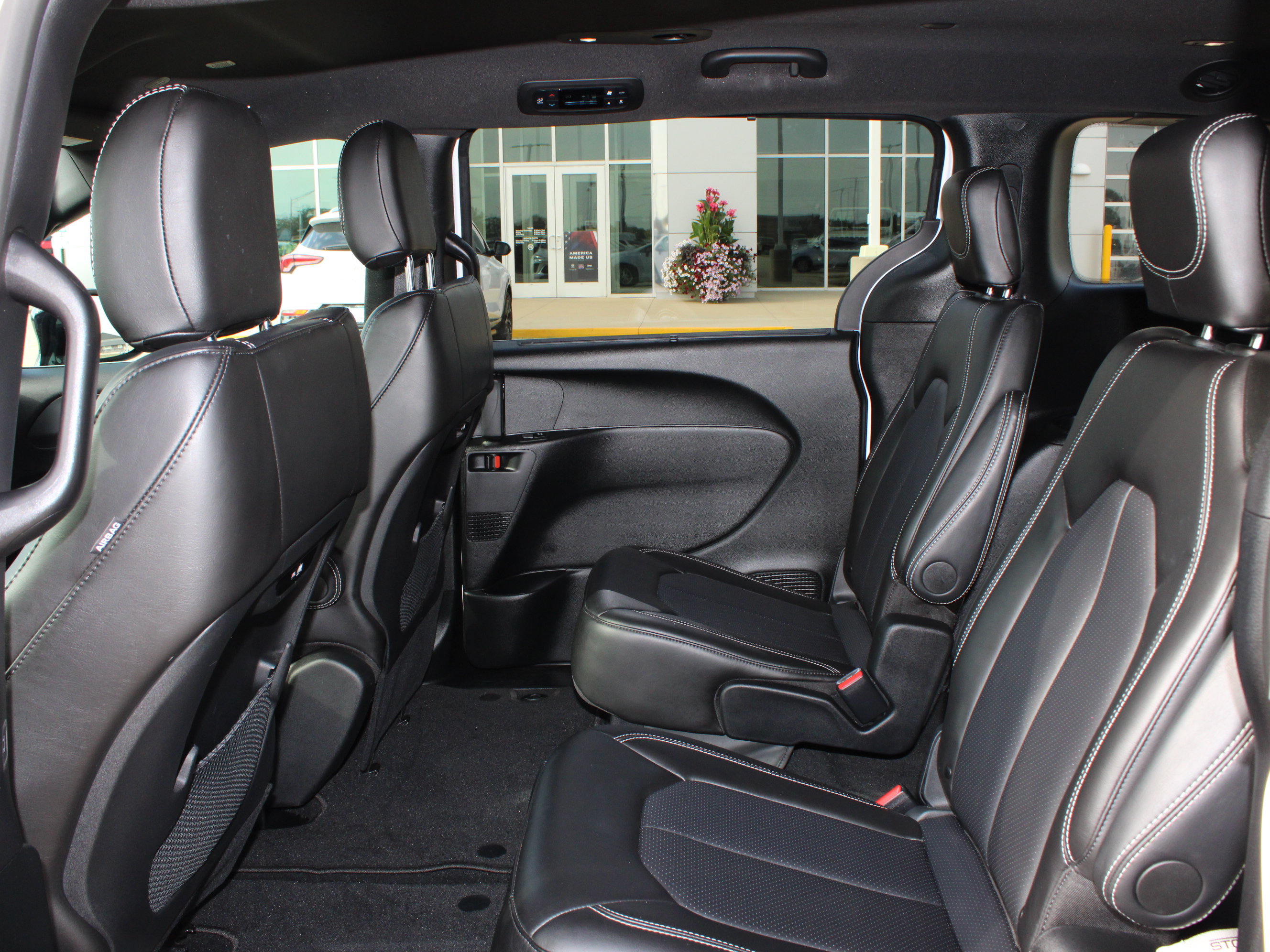 Used 2026 Chrysler Pacifica Select FWD image 35