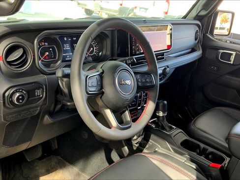 Used 2024 Jeep Gladiator Rubicon w/ Safety Group image 17