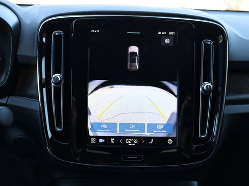 Used 2024 Volvo C40 Recharge Core image 33