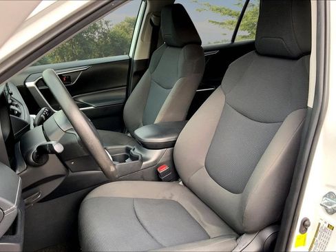 Used 2021 Toyota RAV4 LE AWD/4WD image 21
