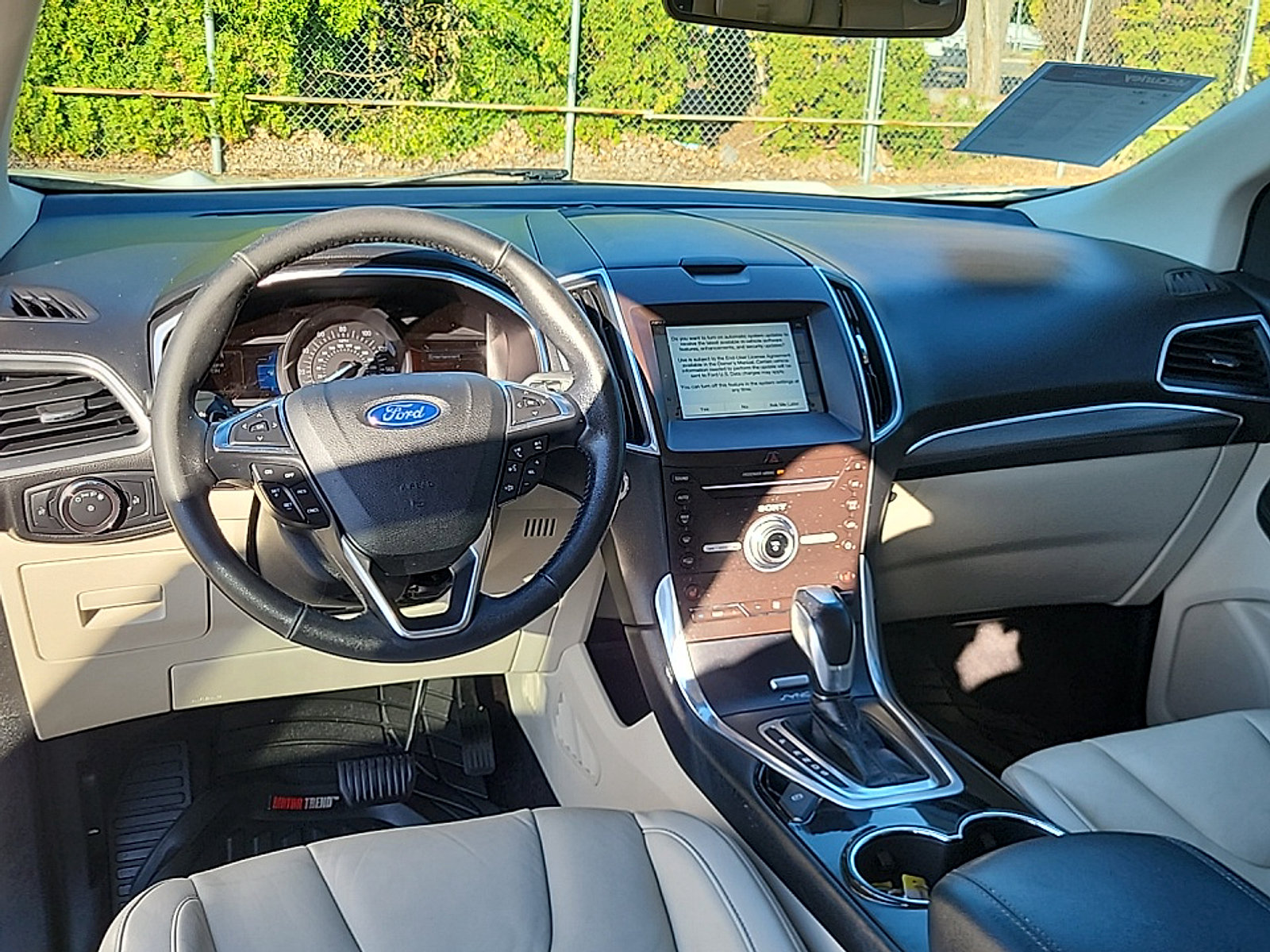 Used 2017 Ford Edge Titanium w/ Technology Package AWD/4WD image 15