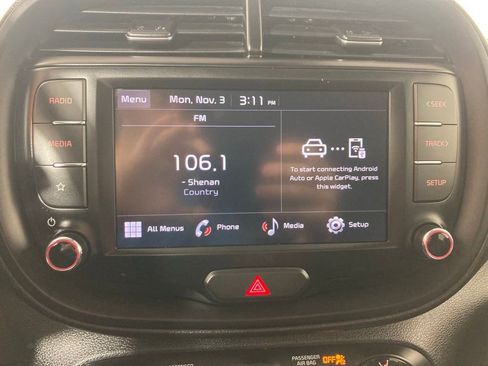 Used 2022 Kia Soul LX w/ Technology Package image 3