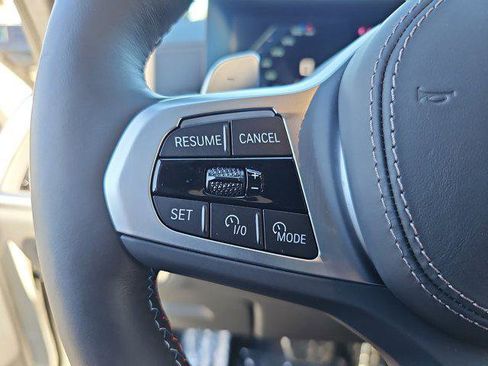 Used 2025 BMW X7 M60i image 19