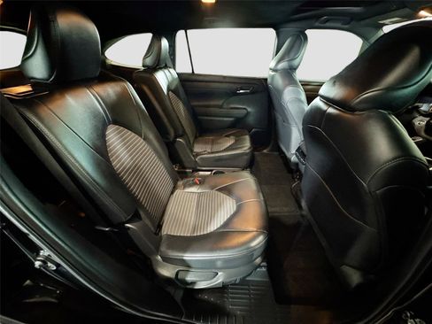 Used 2024 Toyota Highlander XSE FWD image 24