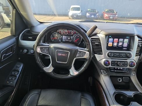 Used 2017 GMC Yukon SLT w/ Premium Edition image 12