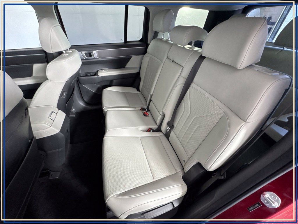 Used 2025 Hyundai Santa Fe SEL AWD/4WD image 28