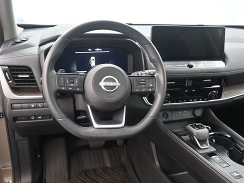 Used 2024 Nissan Rogue Platinum w/ Platinum Premium Package image 16