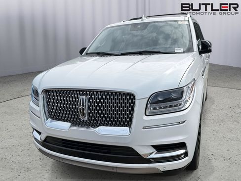 Used 2021 Lincoln Navigator Reserve w/ Luxury Package RWD image 3