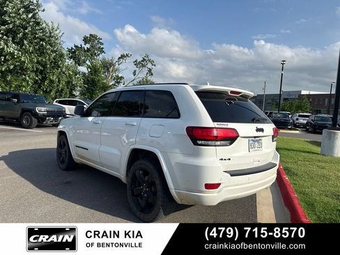 Used 2018 Jeep Grand Cherokee Altitude AWD/4WD image 6