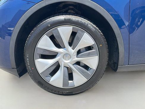 Used 2024 Tesla Model Y Long Range AWD/4WD image 30