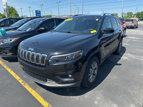 Used 2019 Jeep Cherokee Latitude Plus w/ Cold Weather Group AWD/4WD image 5