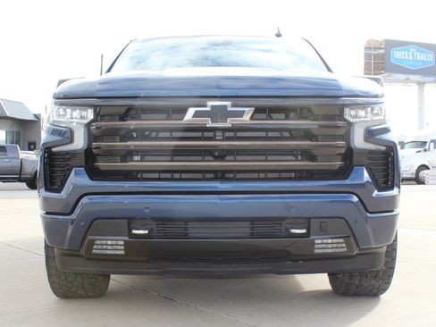 Used 2022 Chevrolet Silverado 1500 High Country w/ High Country Premium Package image 9