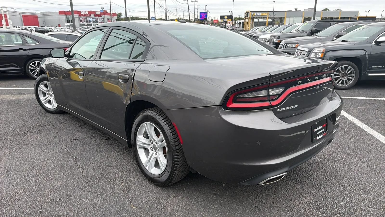 Used 2019 Dodge Charger SXT RWD image 5