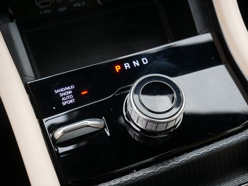 Used 2024 Jeep Grand Cherokee Limited w/ Luxury Tech Group II image 24