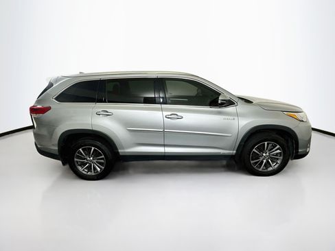 Used 2019 Toyota Highlander XLE AWD/4WD image 10
