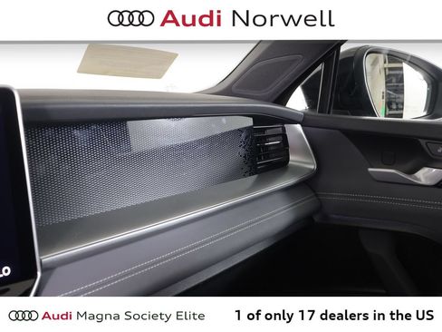 Used 2025 Volkswagen Tiguan SE R-Line AWD/4WD image 5