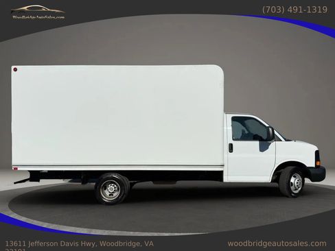 Used 2015 Chevrolet Express 3500 Extended image 2