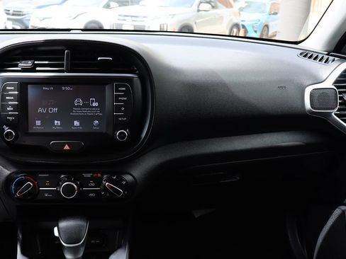 Used 2020 Kia Soul LX FWD image 44