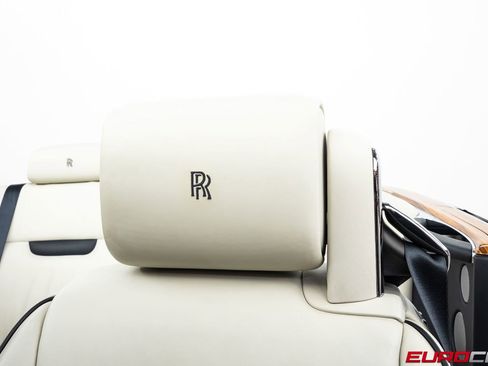 Used 2010 Rolls-Royce Phantom Drophead Coupe image 40
