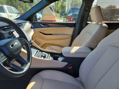 New 2025 Jeep Grand Cherokee L Limited w/ Luxury Tech Group II AWD/4WD image 9