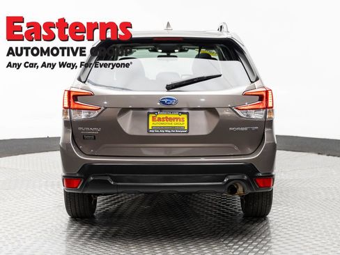 Used 2022 Subaru Forester Premium AWD/4WD image 6