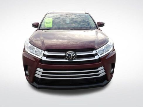 Used 2017 Toyota Highlander XLE image 2
