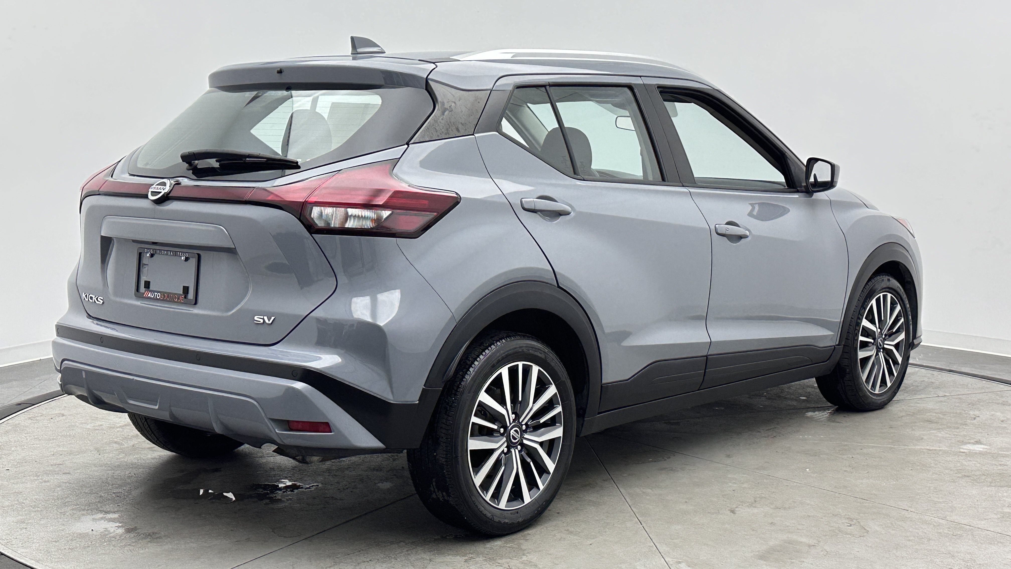 Used 2021 Nissan Kicks SV FWD image 7