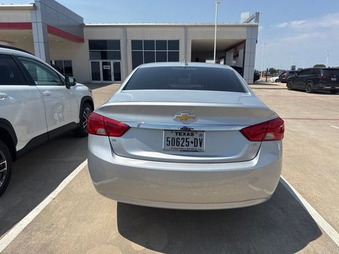Used 2018 Chevrolet Impala LT w/ LT Convenience Package FWD image 3