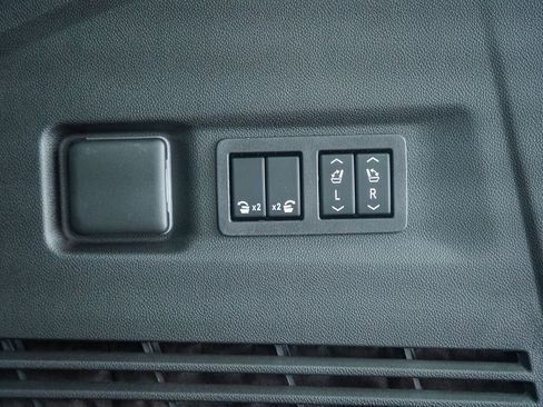New 2026 Chevrolet Suburban High Country AWD/4WD image 9