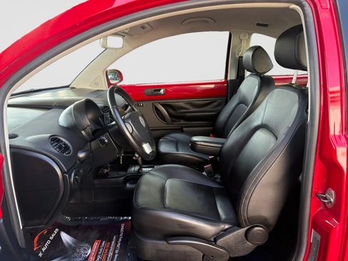 Used 2009 Volkswagen Beetle Coupe FWD image 12